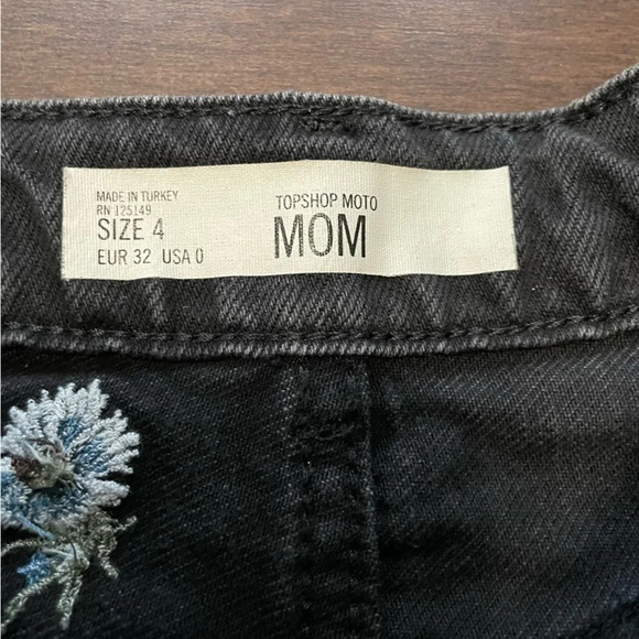 Topshop High  Waisted Black Floral Embroidered Denim Jean Short Women’s 0 - Picture 3 of 8